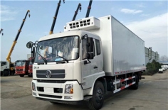 东风天锦7.4米冷藏车