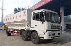 东风小三轴30方散装饲料运输车